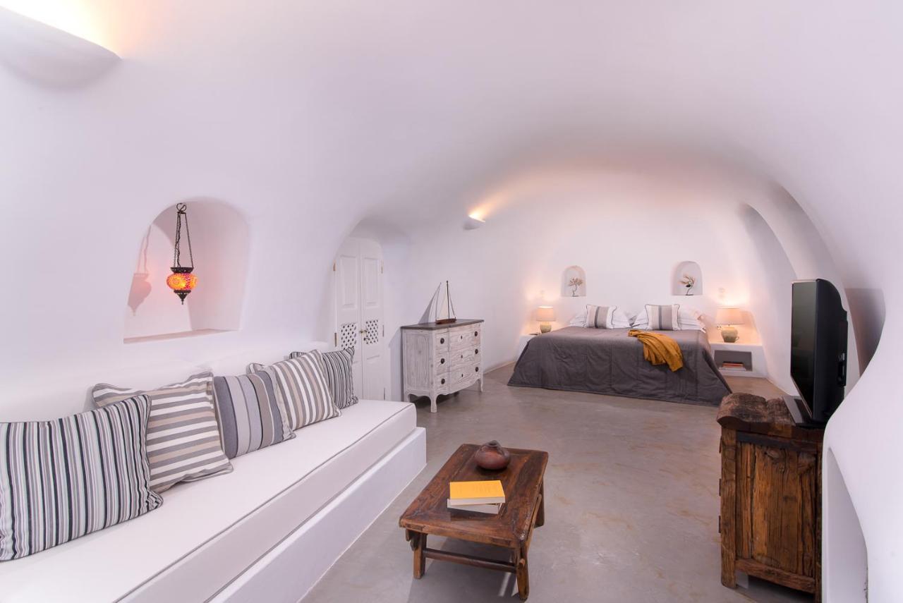 Pezoules Of 4* Oía